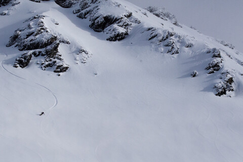 Thumbnail of Loic Lassueur skiing